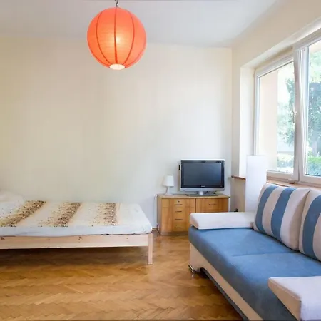 Navyblue 格丁尼亚