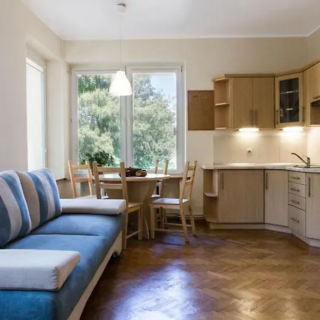 Navyblue 格丁尼亚